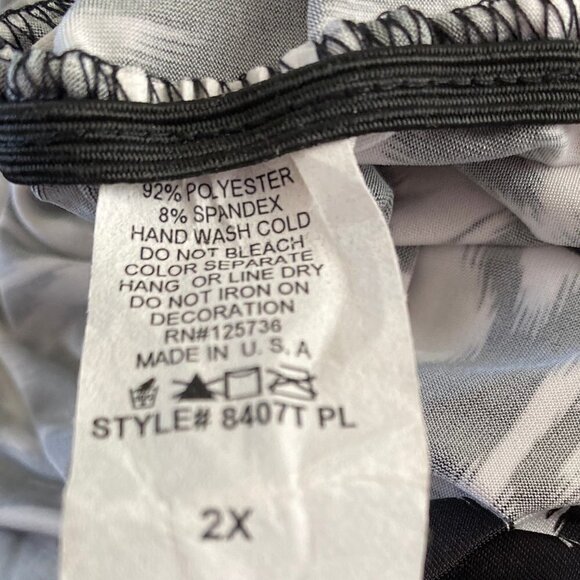 Kiwi Black & White Strapless Ruched Top Size 2X - Picture 9 of 9